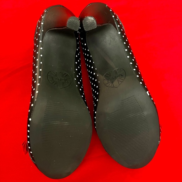 T.U.K Shoes Polka Dot Kitty Cat Heels Sz 7 - EUC - Picture 6 of 6